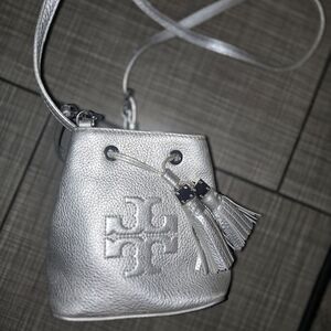 tory burch thea mini bucket bag